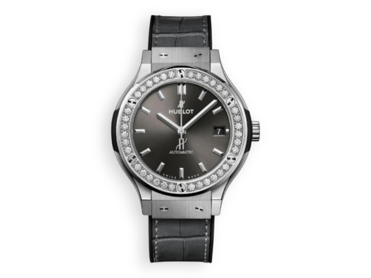 classic fusion 38 mm titanuim leather grey dial diamonds ref.565.nx.7071.lr.1204